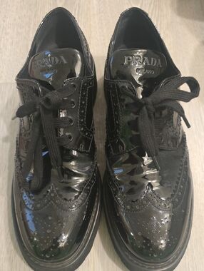 Prada Womens Black Patent Leather Wingtip Lace-Up Oxfords
